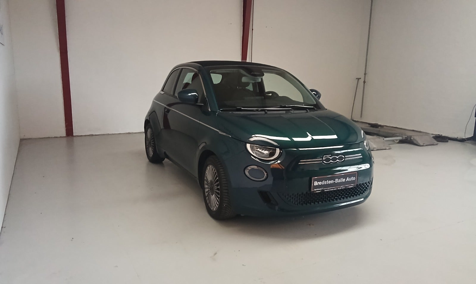 Grøn Fiat 500e fra 2023