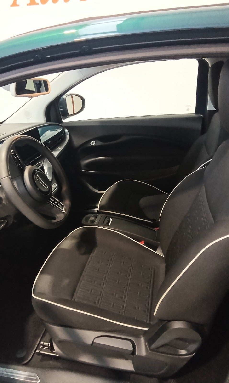 Grøn Fiat 500e fra 2023
