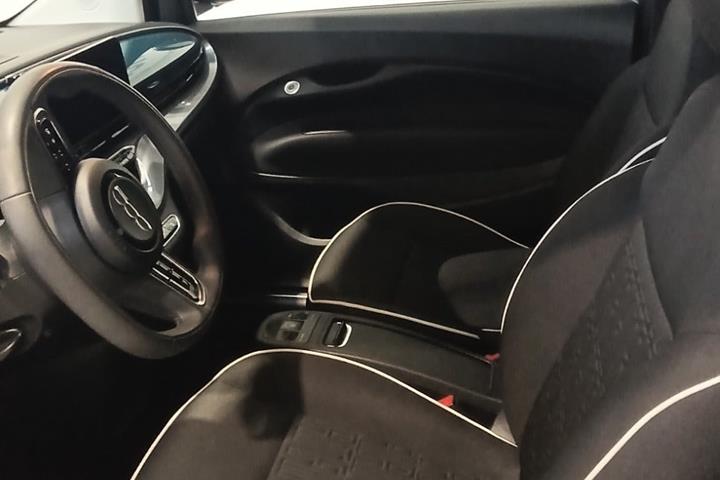 Grøn Fiat 500e fra 2023