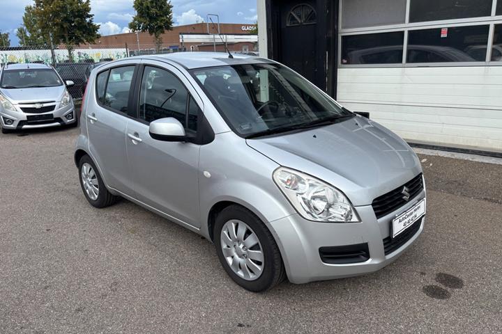 Sølv Suzuki Splash fra 2012
