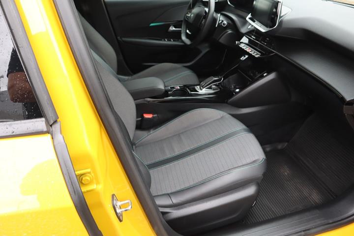 Gul Peugeot 208 fra 2021