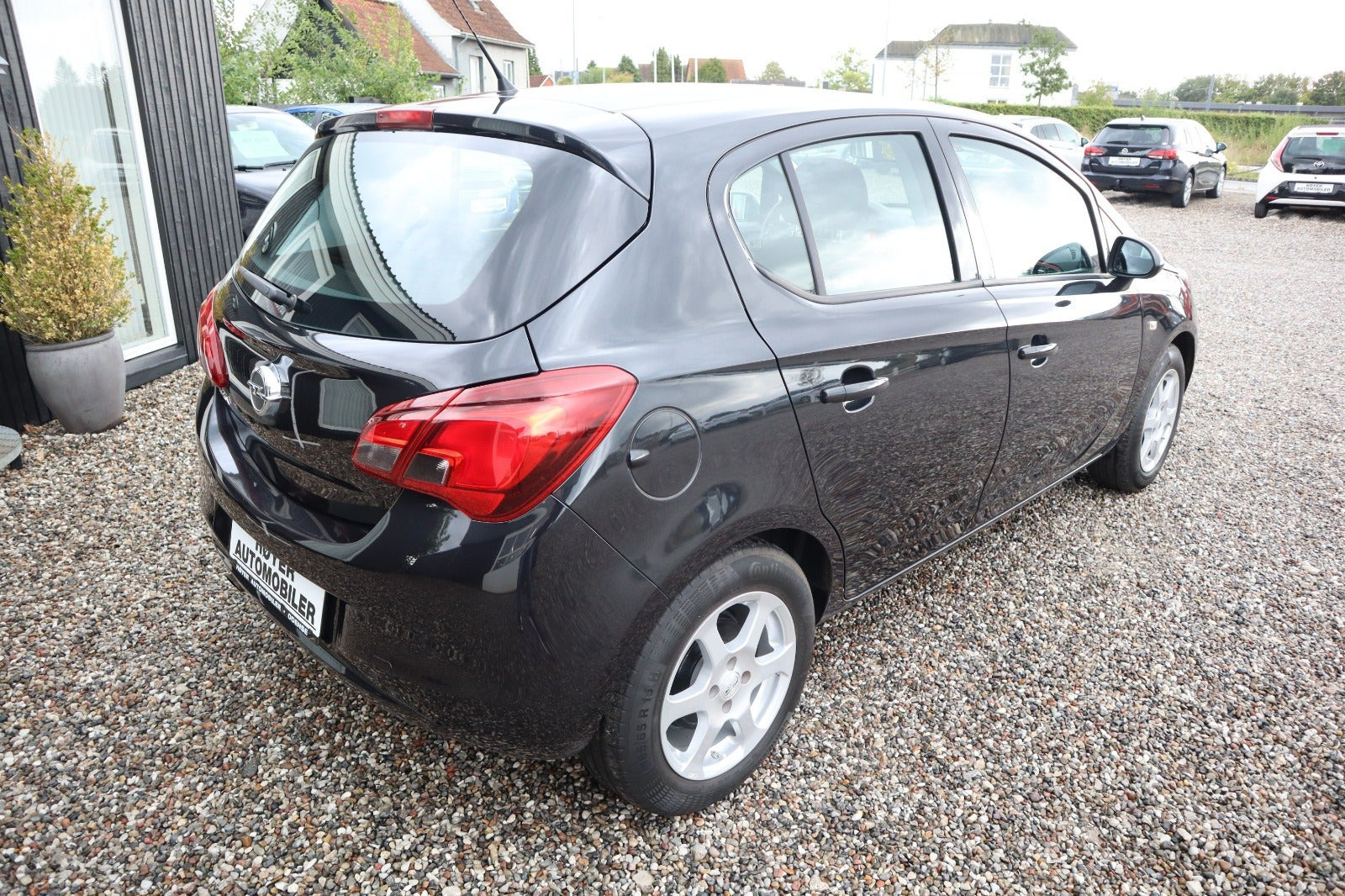 Sort Opel Corsa fra 2015