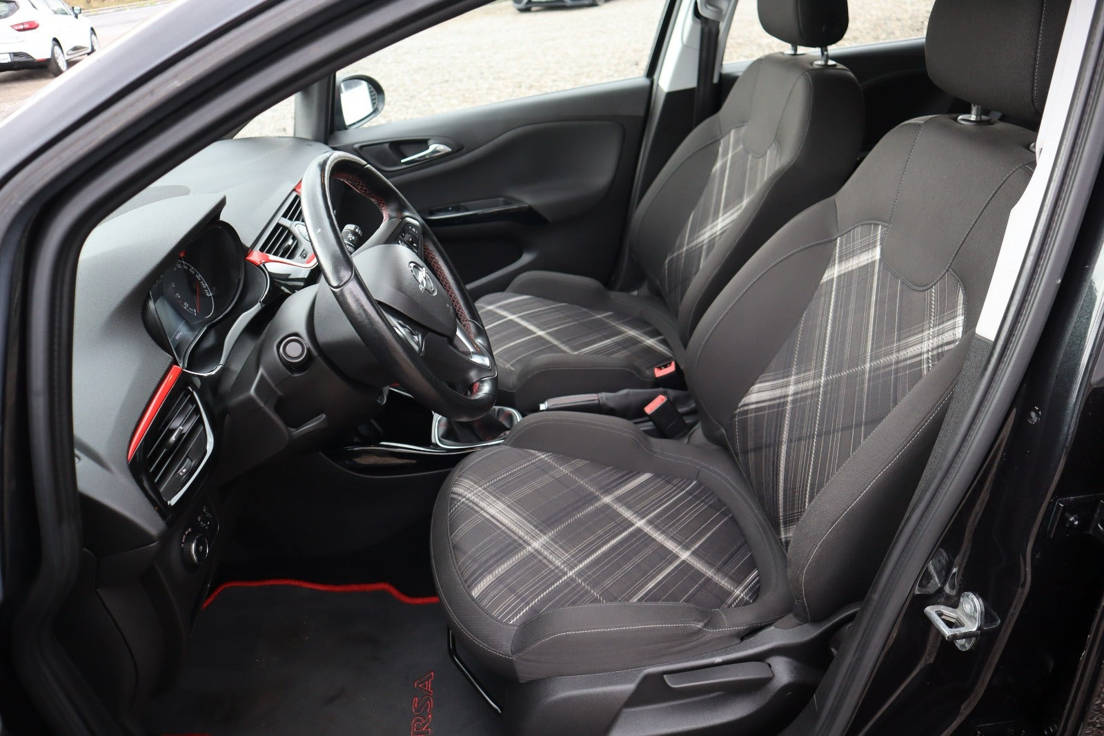 Sort Opel Corsa fra 2015