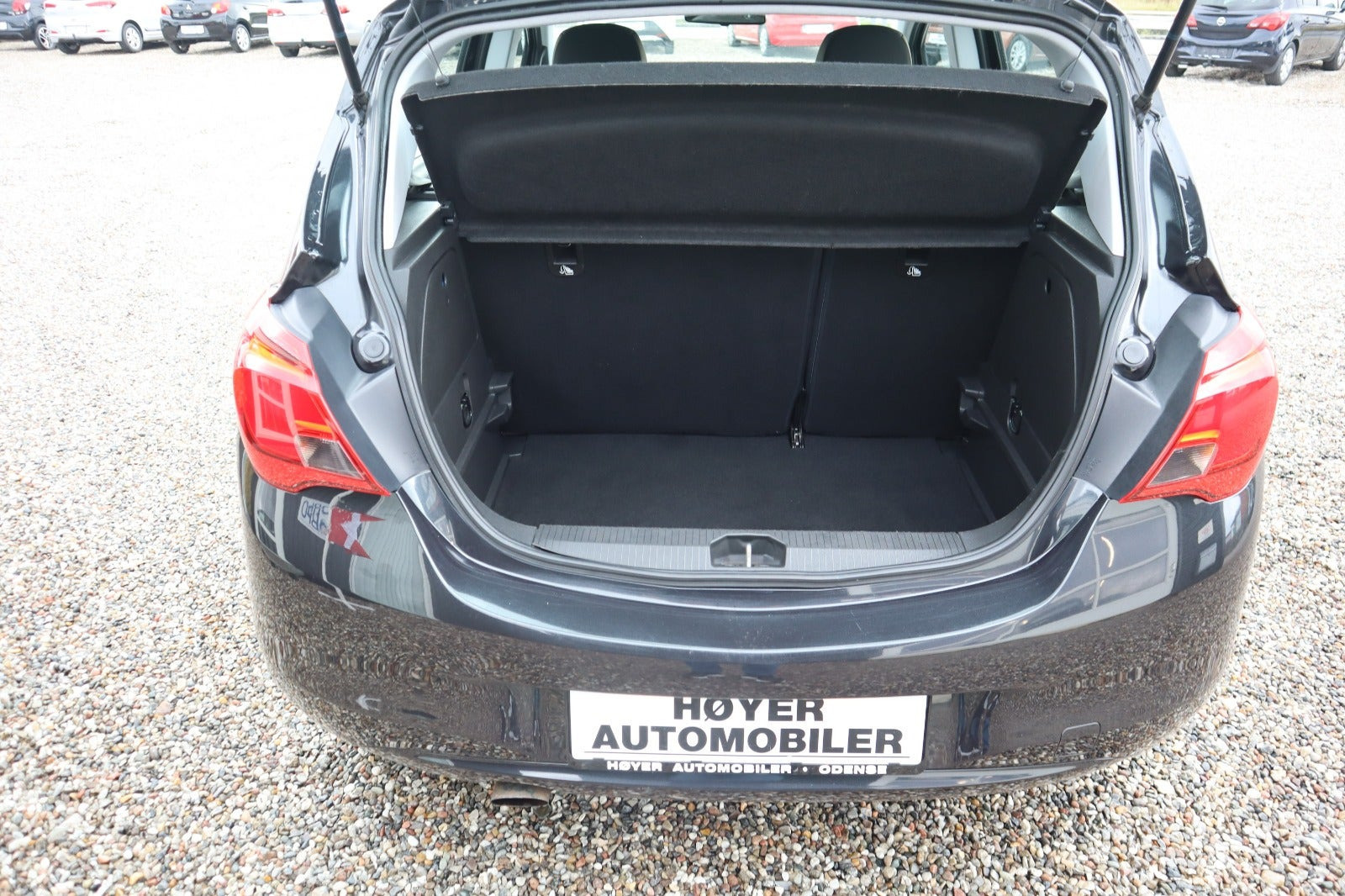 Sort Opel Corsa fra 2015