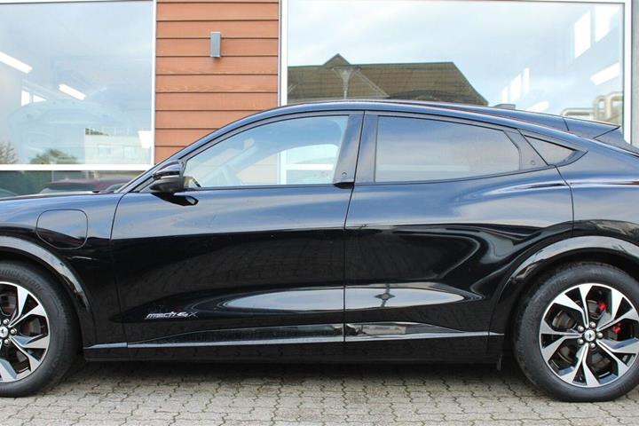 Sort Ford Mustang Mach-E fra 2021