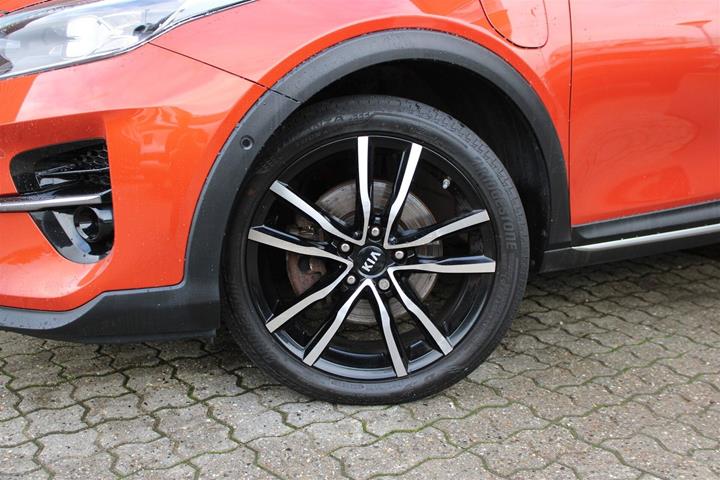 Orange Kia XCeed fra 2021