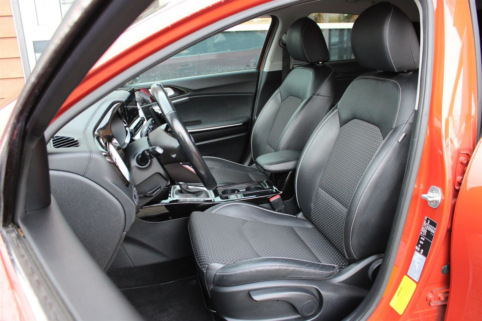 Orange Kia XCeed fra 2021