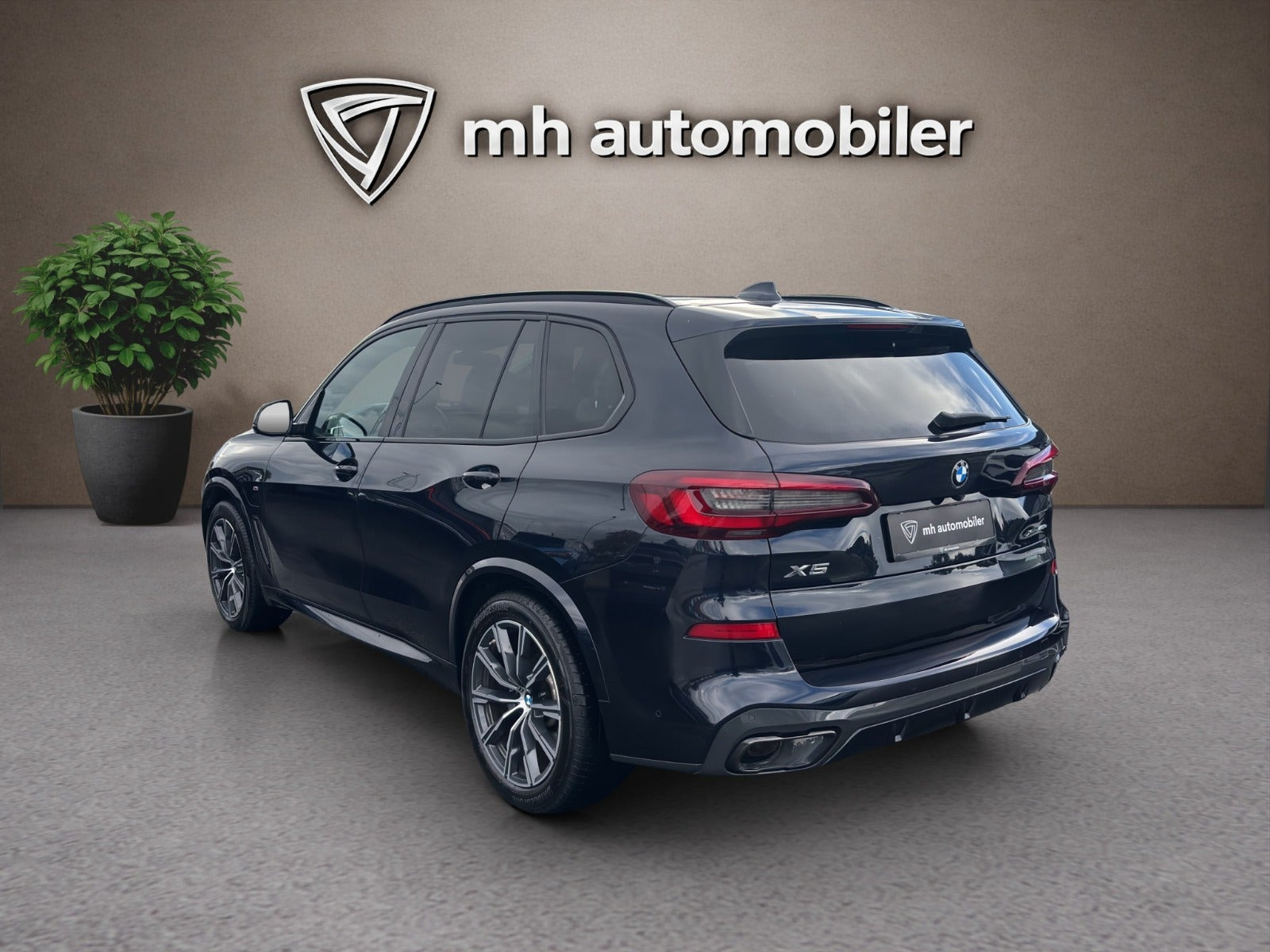 Sort BMW X5 fra 2021