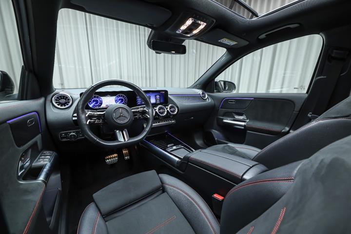 Grå Mercedes EQA250+ fra 2024
