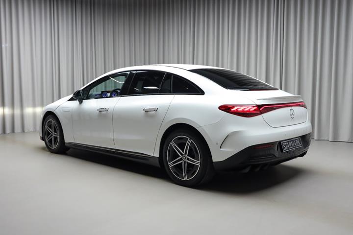 Hvid Mercedes EQE350+ fra 2024