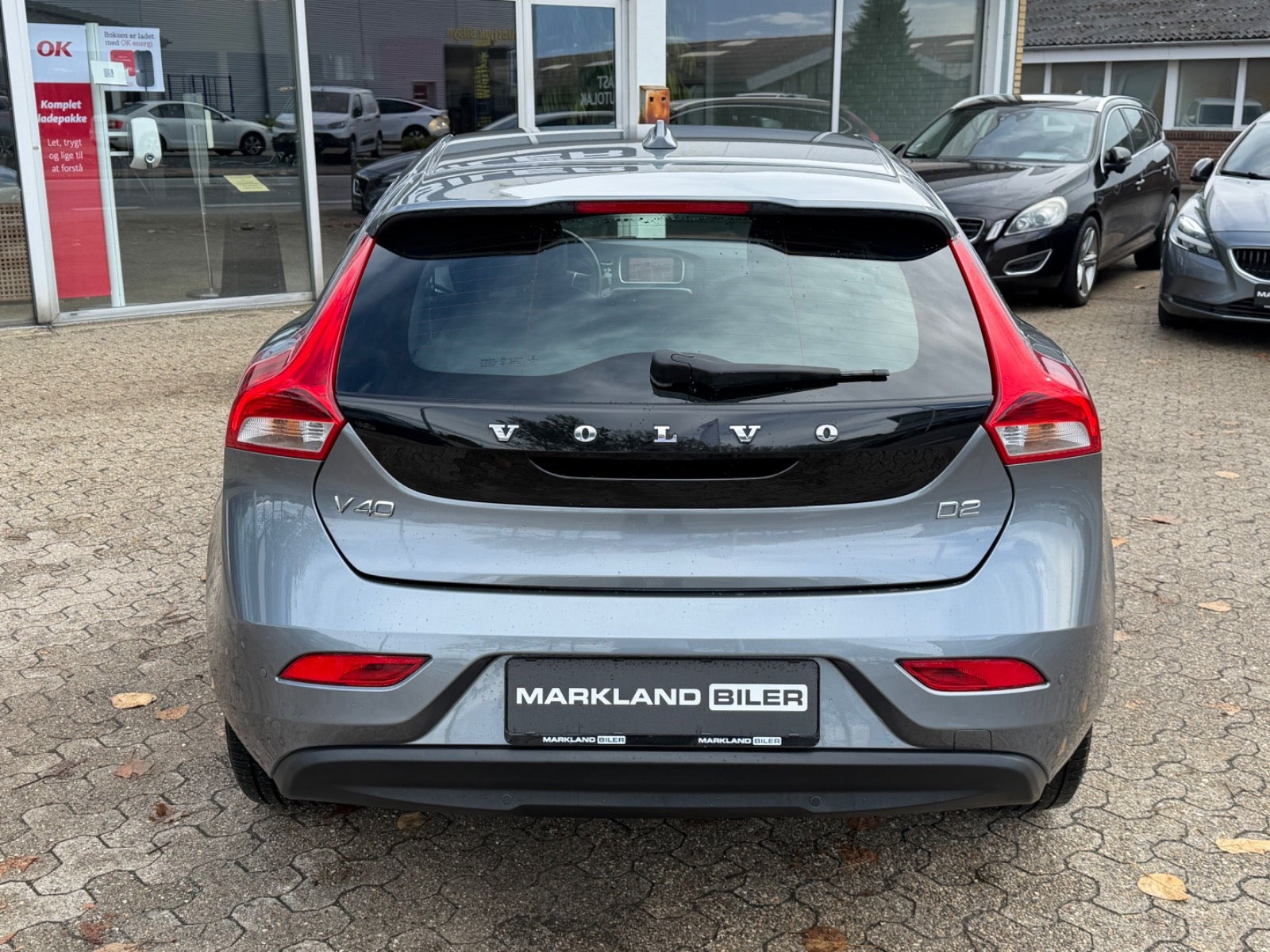 Grå Volvo V40 fra 2018