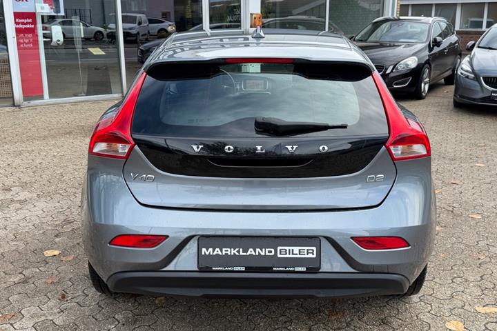 Grå Volvo V40 fra 2018