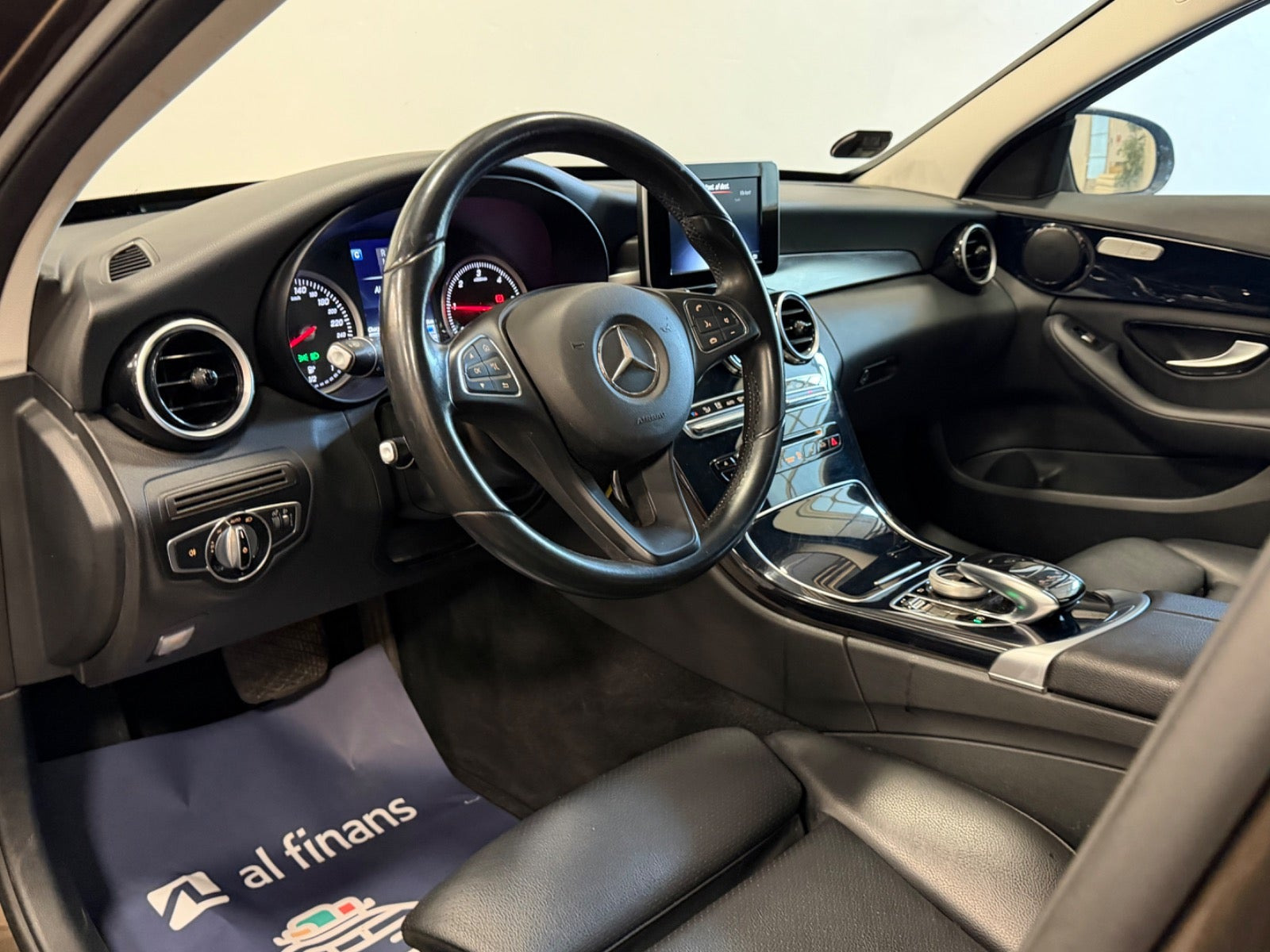 Brun Mercedes C200 d fra 2016
