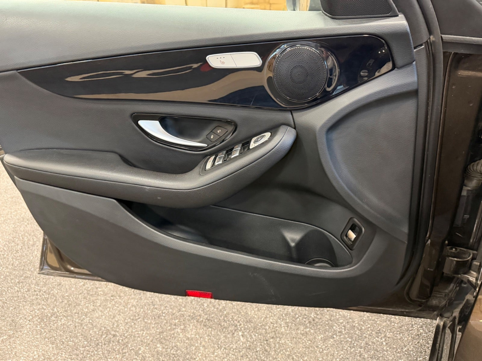Brun Mercedes C200 d fra 2016