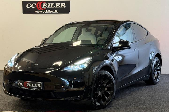 Sort Tesla Model Y fra 2023