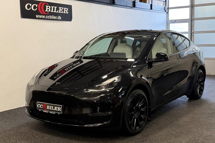 Sort Tesla Model Y fra 2023