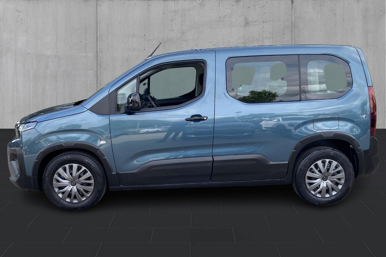 Blå Peugeot e-Rifter fra 2025