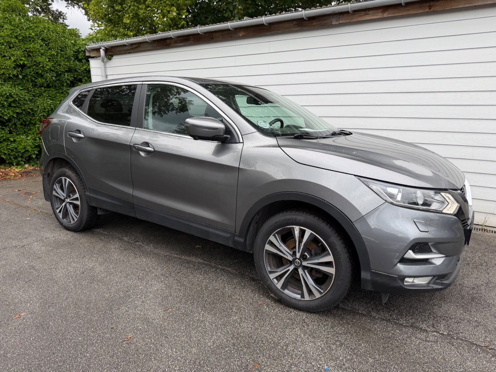 Grå Nissan Qashqai fra 2020