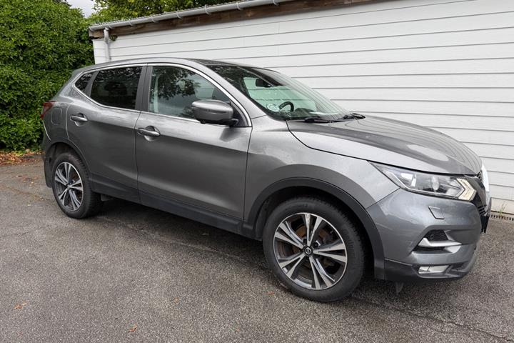 Grå Nissan Qashqai fra 2020