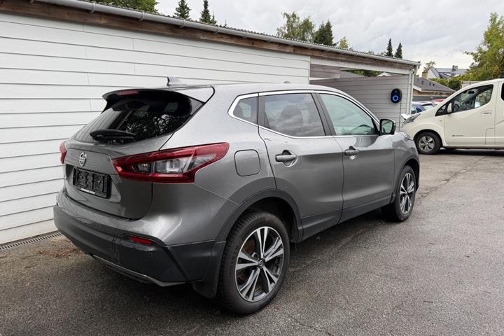 Grå Nissan Qashqai fra 2020