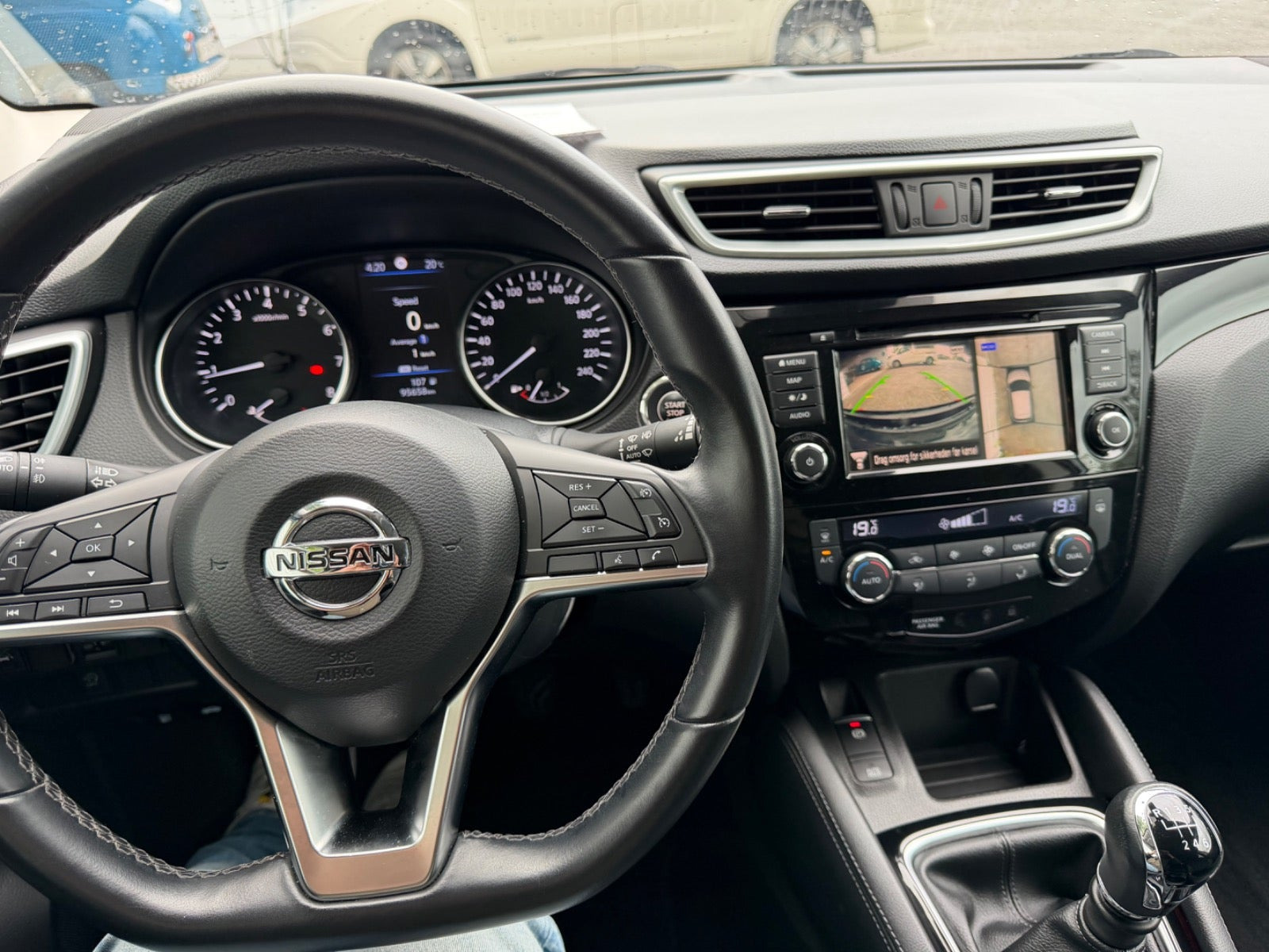 Grå Nissan Qashqai fra 2020