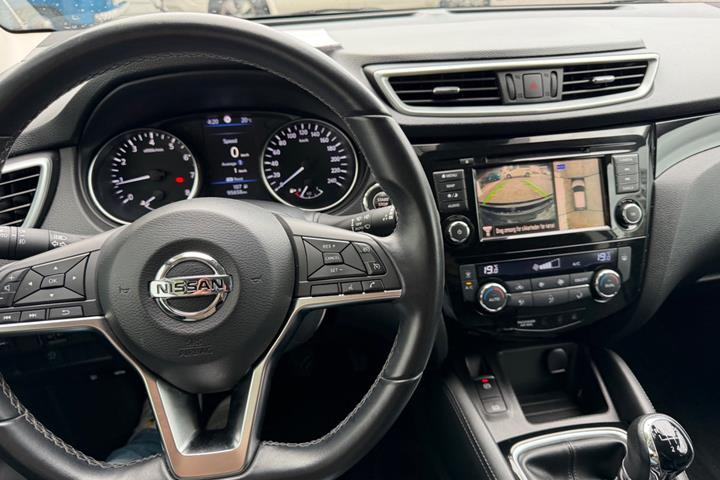 Grå Nissan Qashqai fra 2020