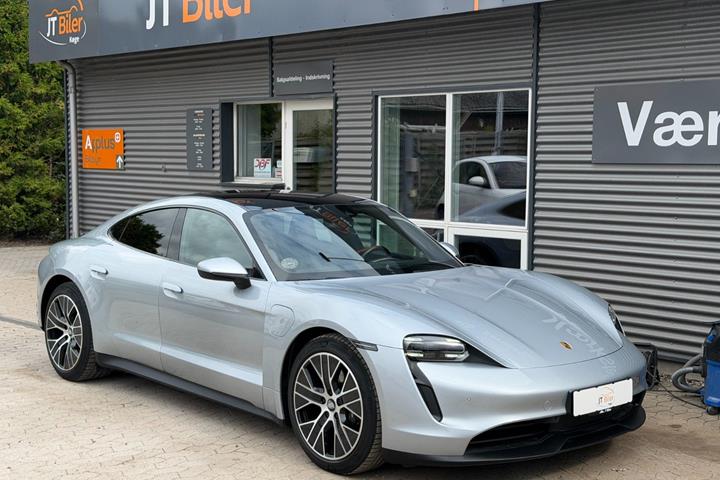 Sølv Porsche Taycan fra 2021