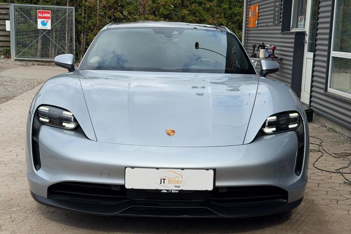Sølv Porsche Taycan fra 2021