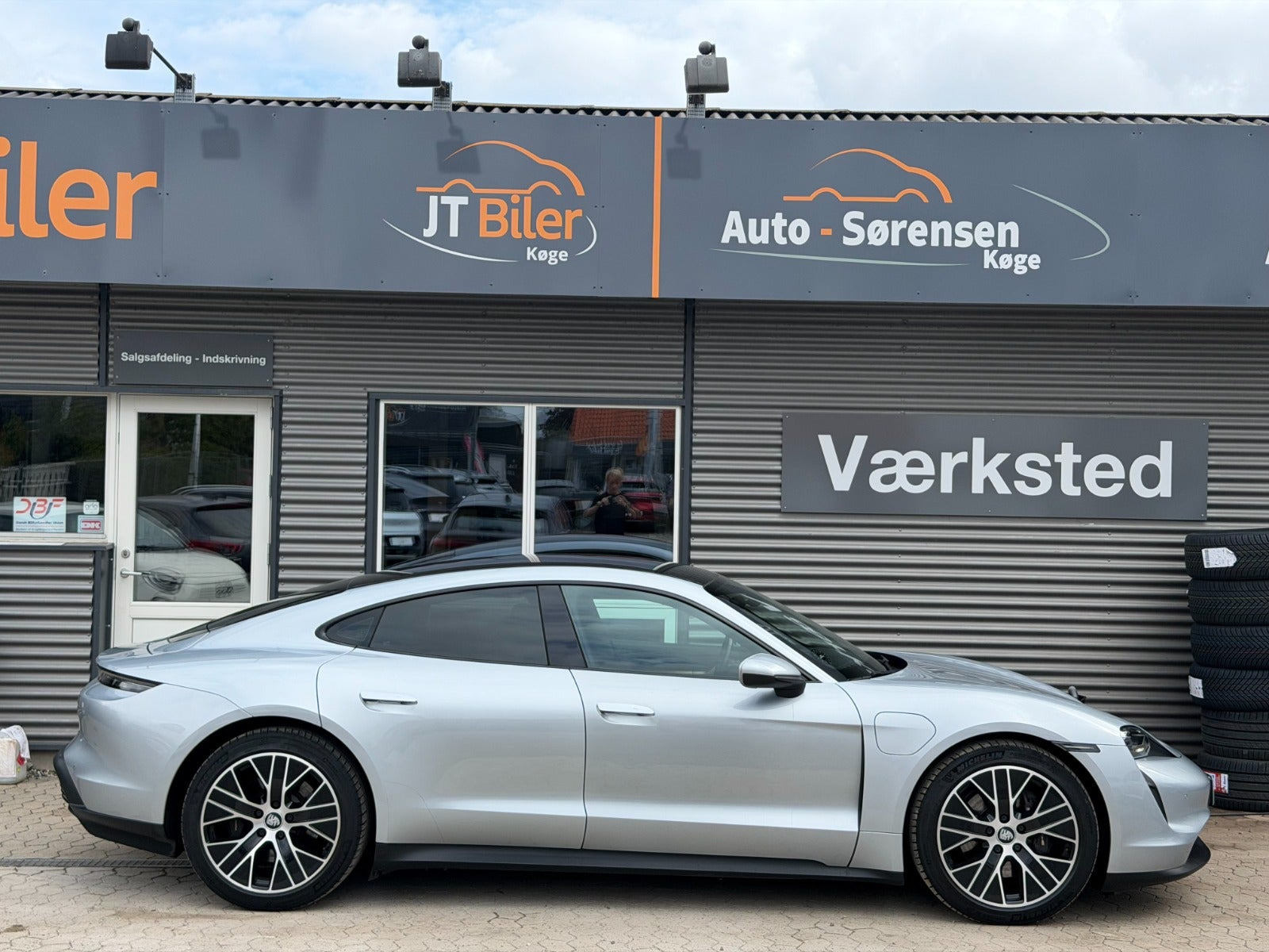 Sølv Porsche Taycan fra 2021