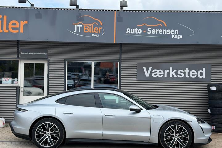 Sølv Porsche Taycan fra 2021