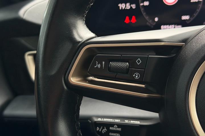 Sølv Porsche Taycan fra 2021