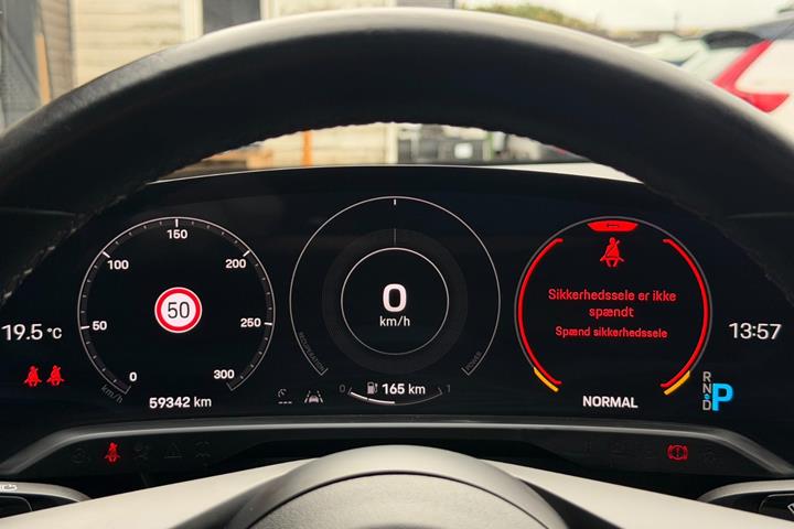 Sølv Porsche Taycan fra 2021