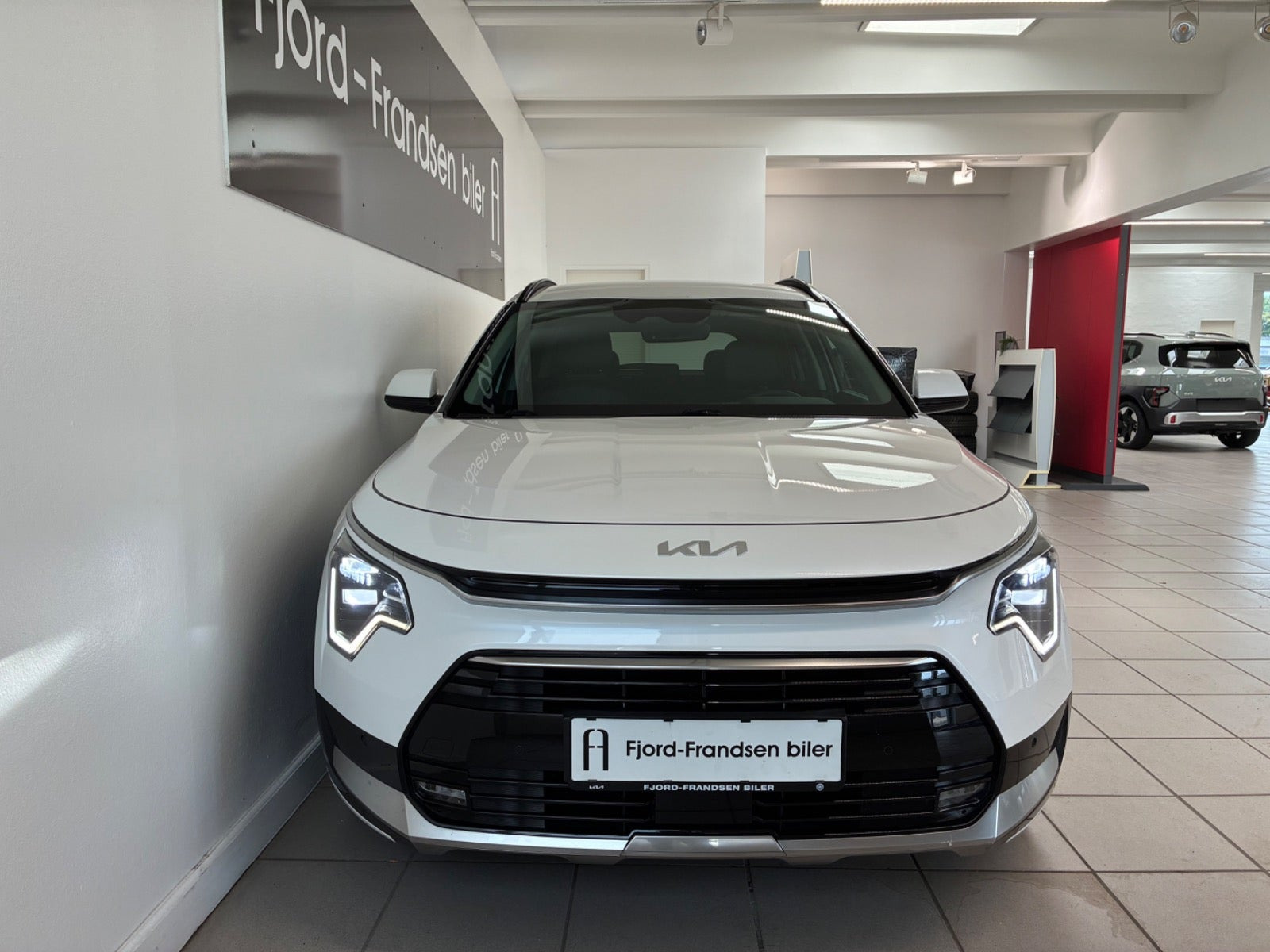 Hvid Kia Niro fra 2023