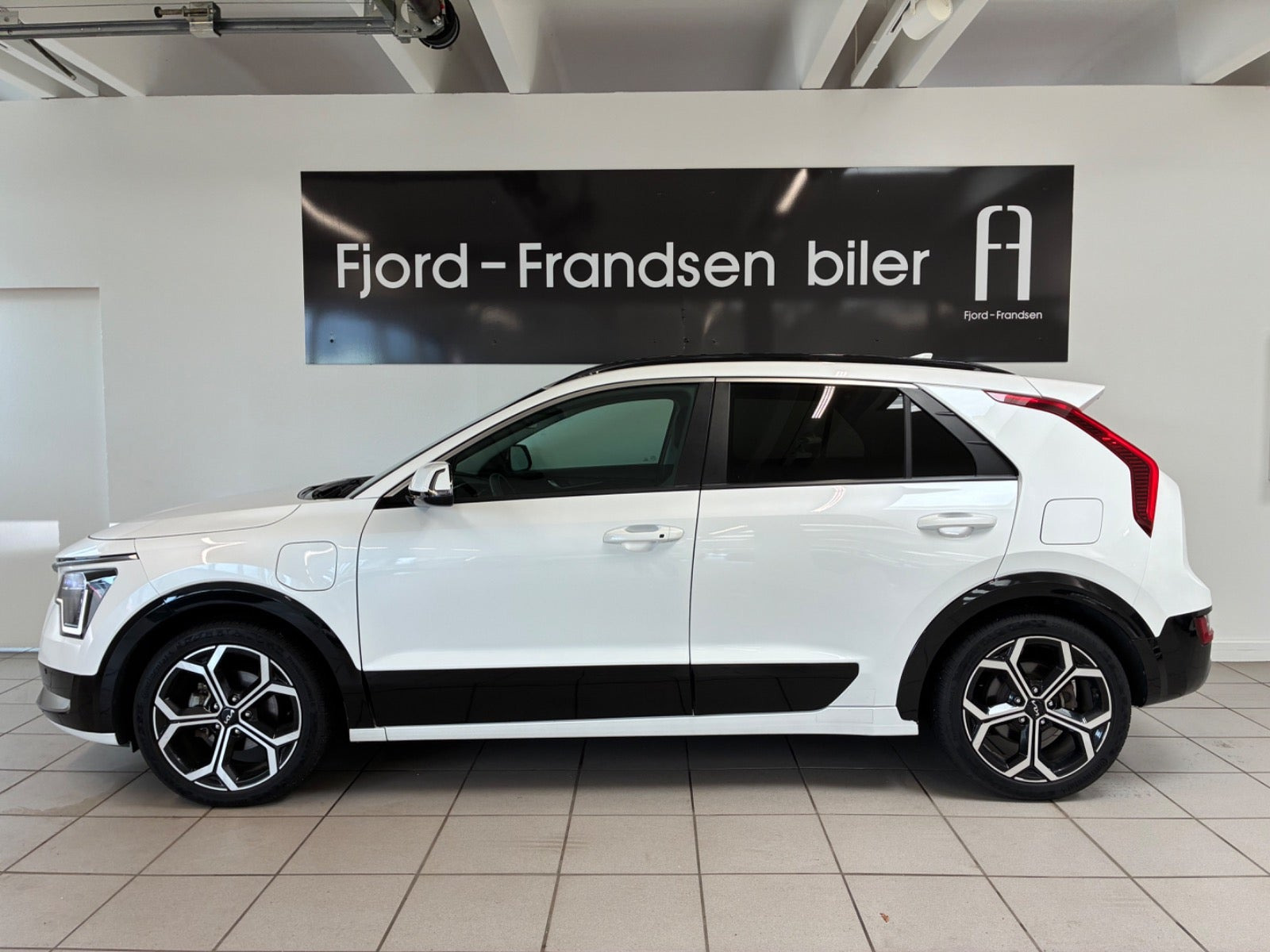 Hvid Kia Niro fra 2023