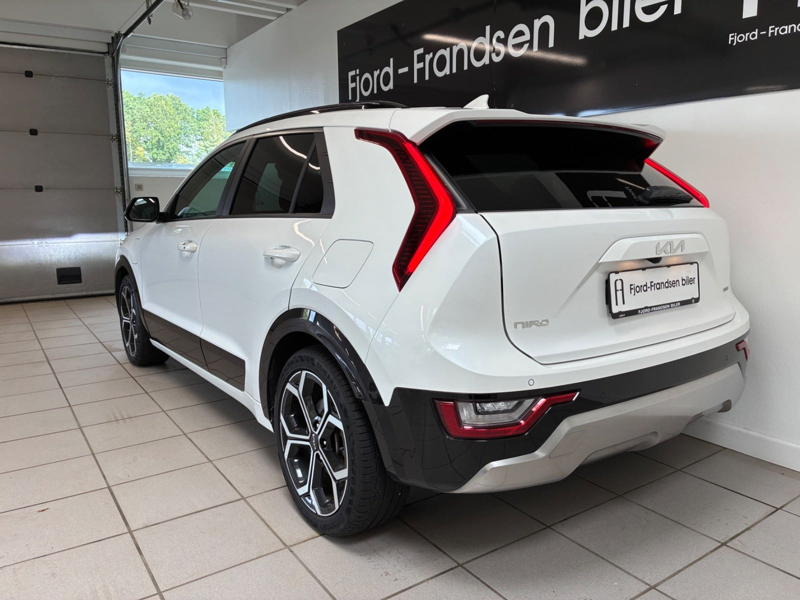 Hvid Kia Niro fra 2023