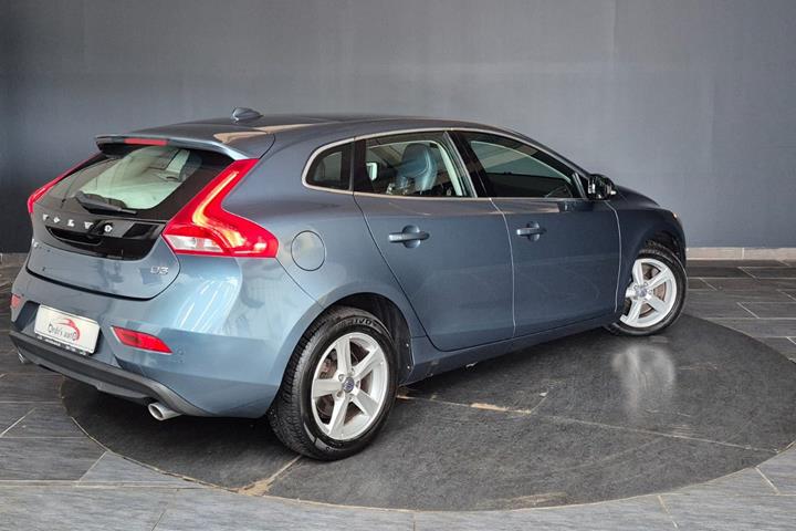 Turquoise Volvo V40 fra 2013