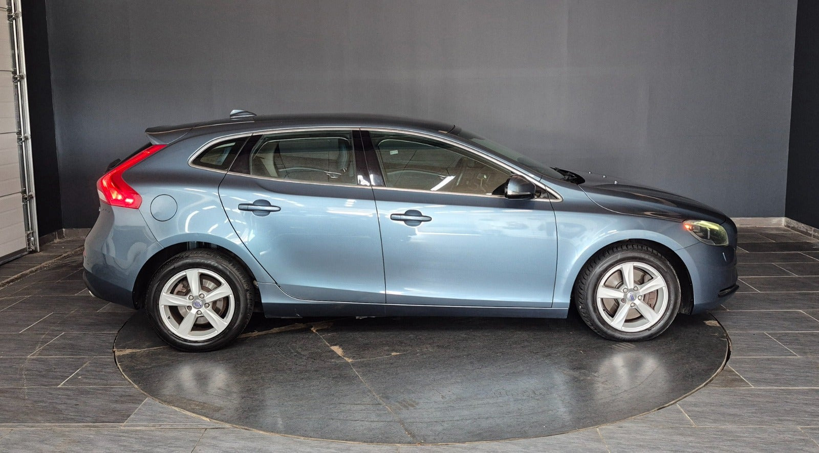 Turquoise Volvo V40 fra 2013