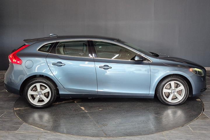 Turquoise Volvo V40 fra 2013