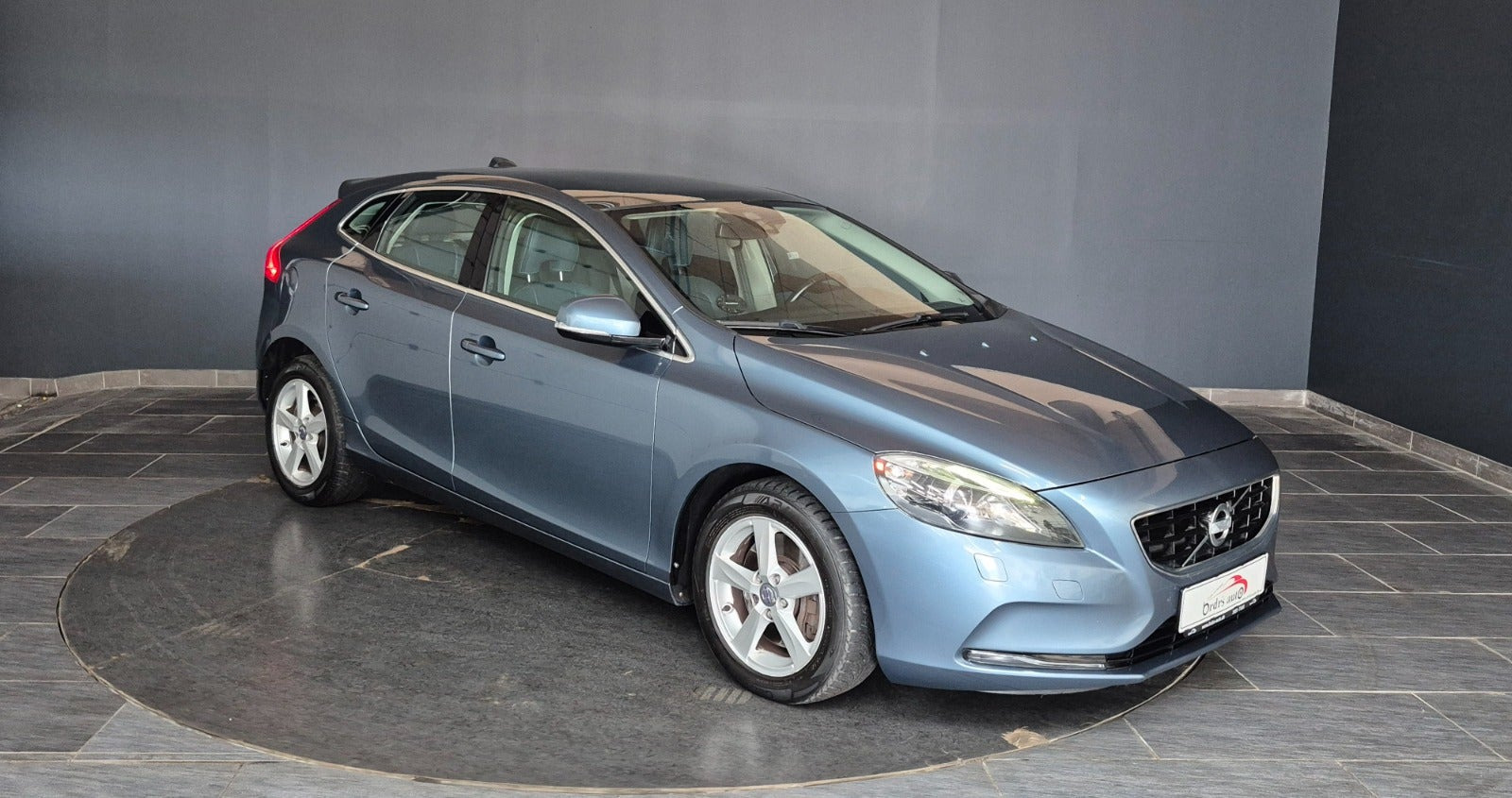 Turquoise Volvo V40 fra 2013