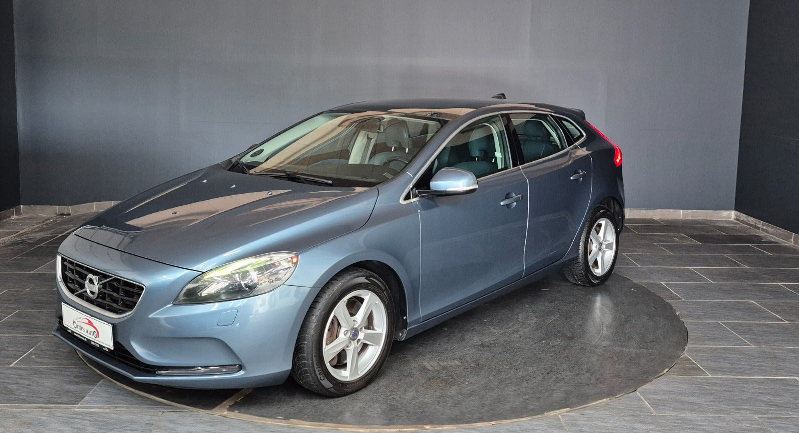 Turquoise Volvo V40 fra 2013