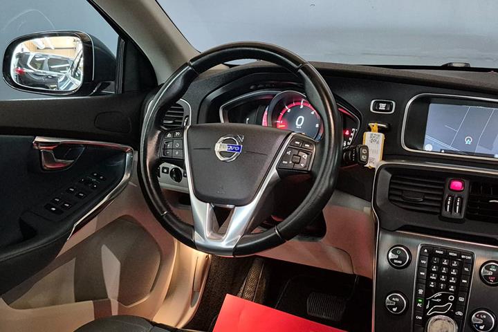 Turquoise Volvo V40 fra 2013