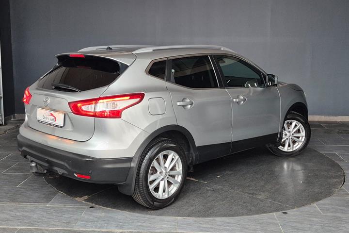 Sølv Nissan Qashqai fra 2016