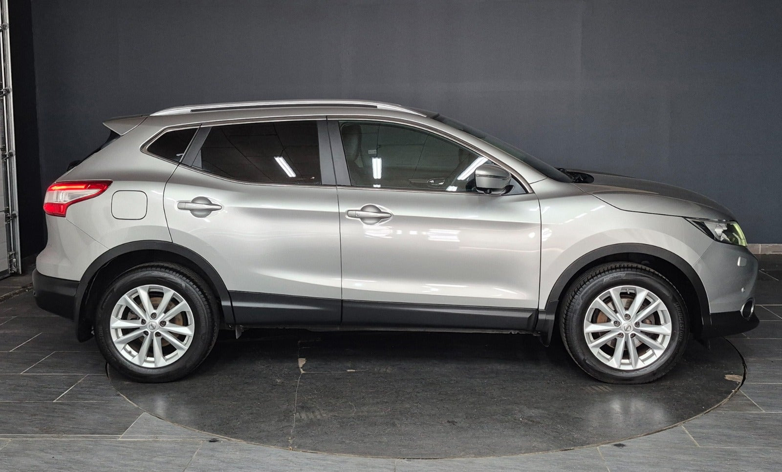 Sølv Nissan Qashqai fra 2016