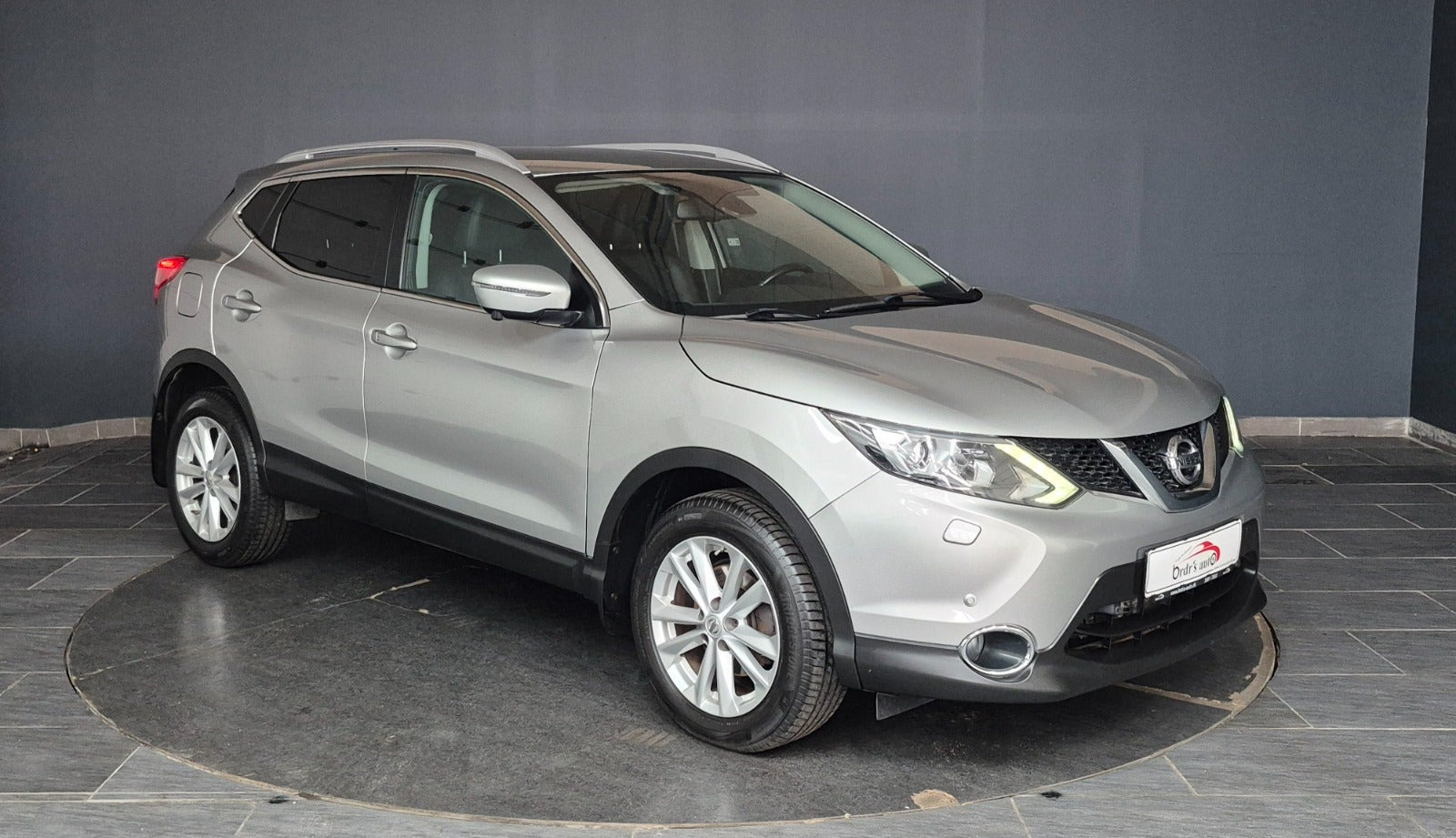 Sølv Nissan Qashqai fra 2016