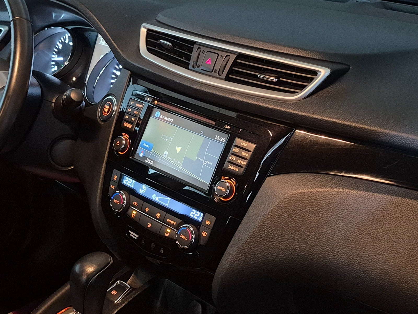 Sølv Nissan Qashqai fra 2016