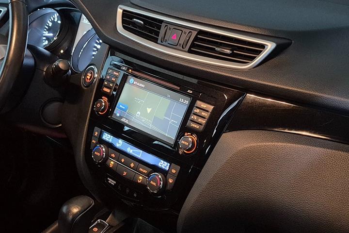 Sølv Nissan Qashqai fra 2016