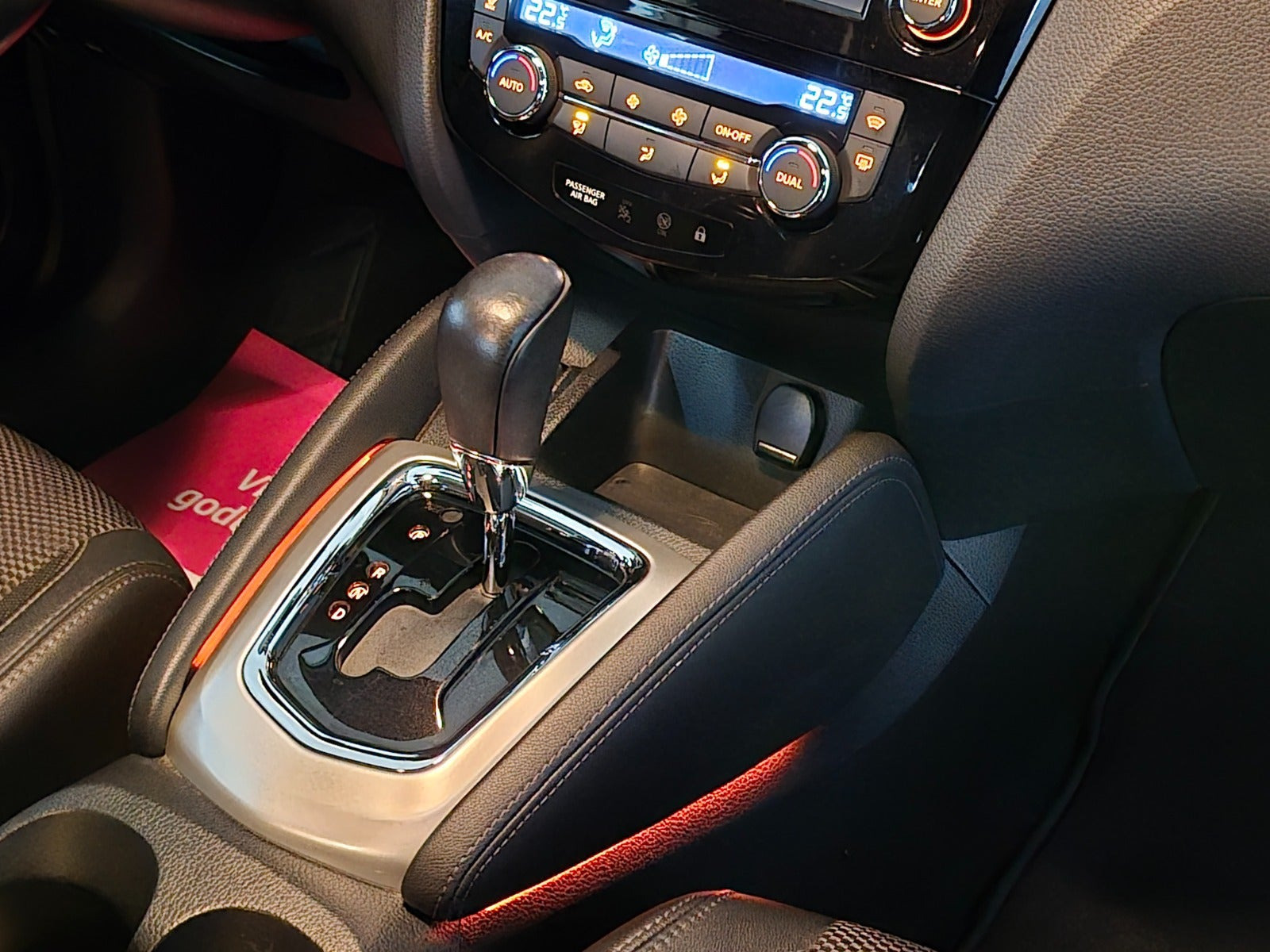 Sølv Nissan Qashqai fra 2016