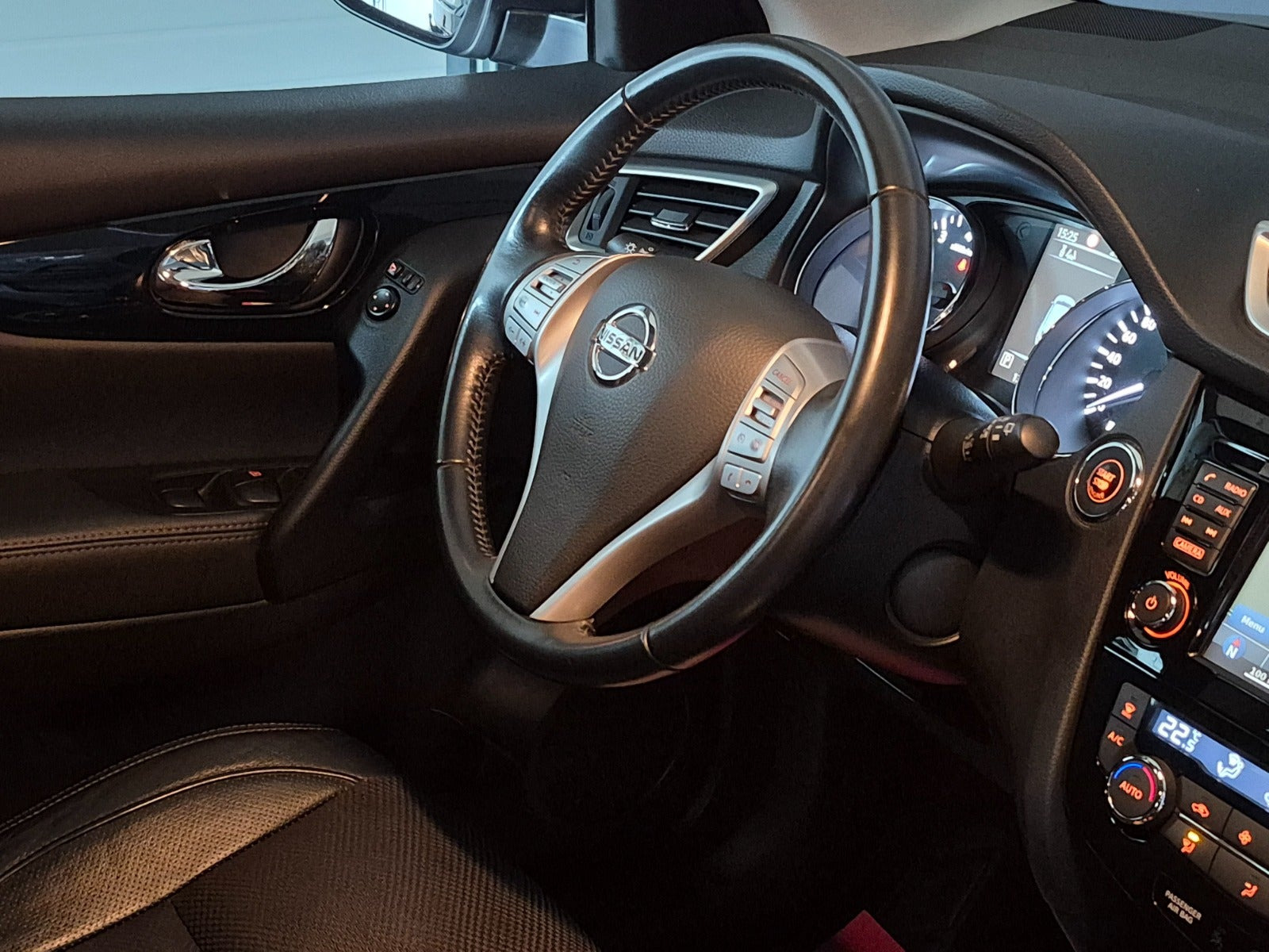 Sølv Nissan Qashqai fra 2016