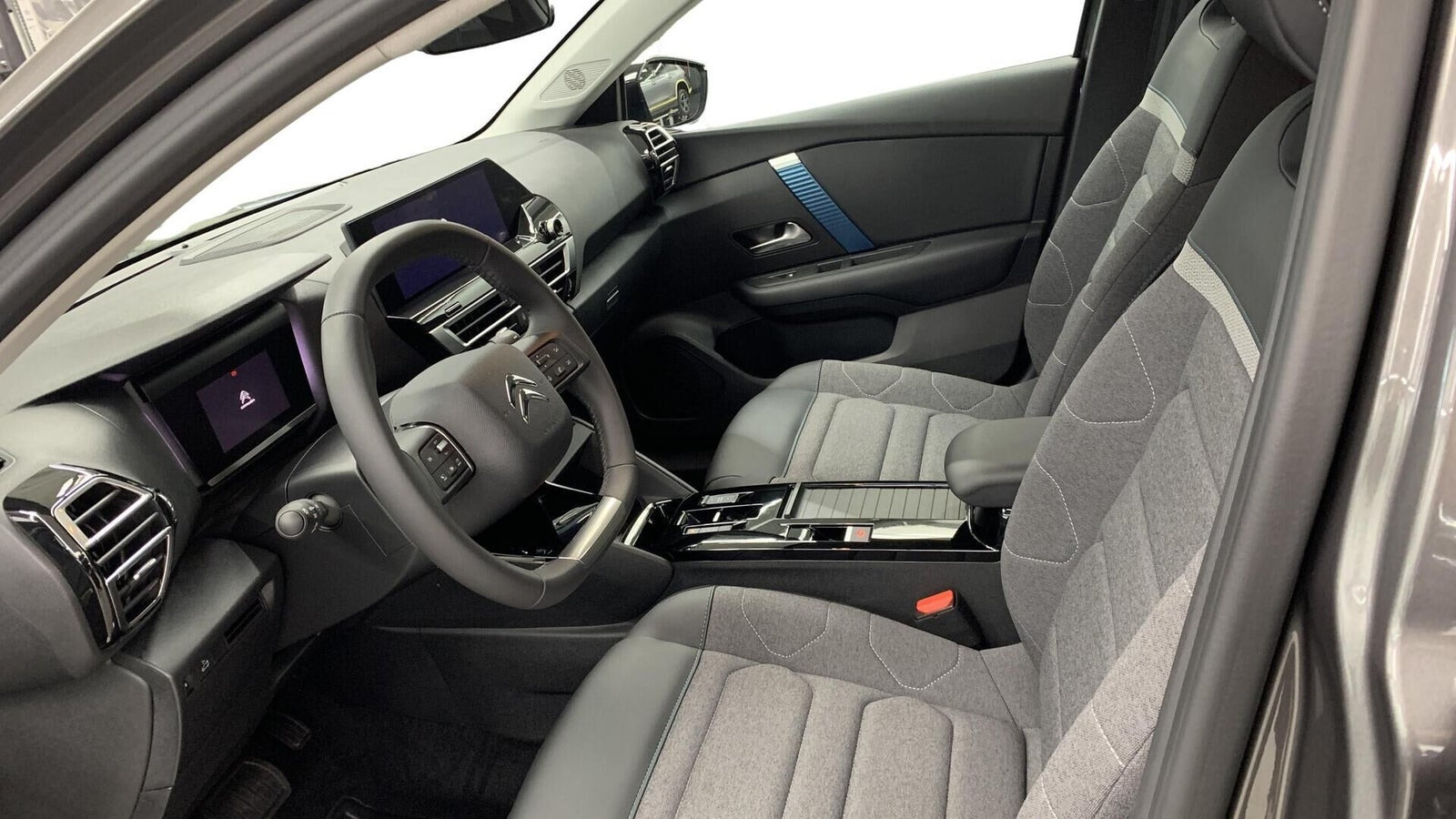 Grå Citroën ë-C4 X fra 2024