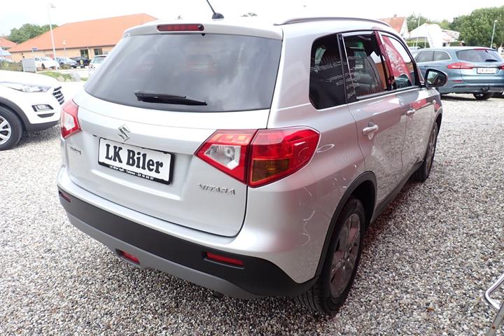 Sølv Suzuki Vitara fra 2015